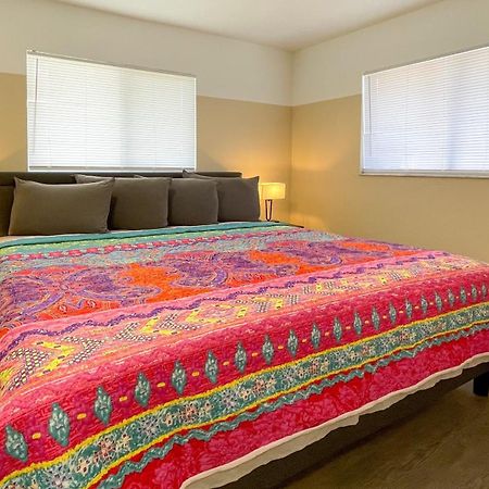 Lazy Cuckoo Inn - Sleek And Stylish Studio Apartments Fort Myers Beach Buitenkant foto