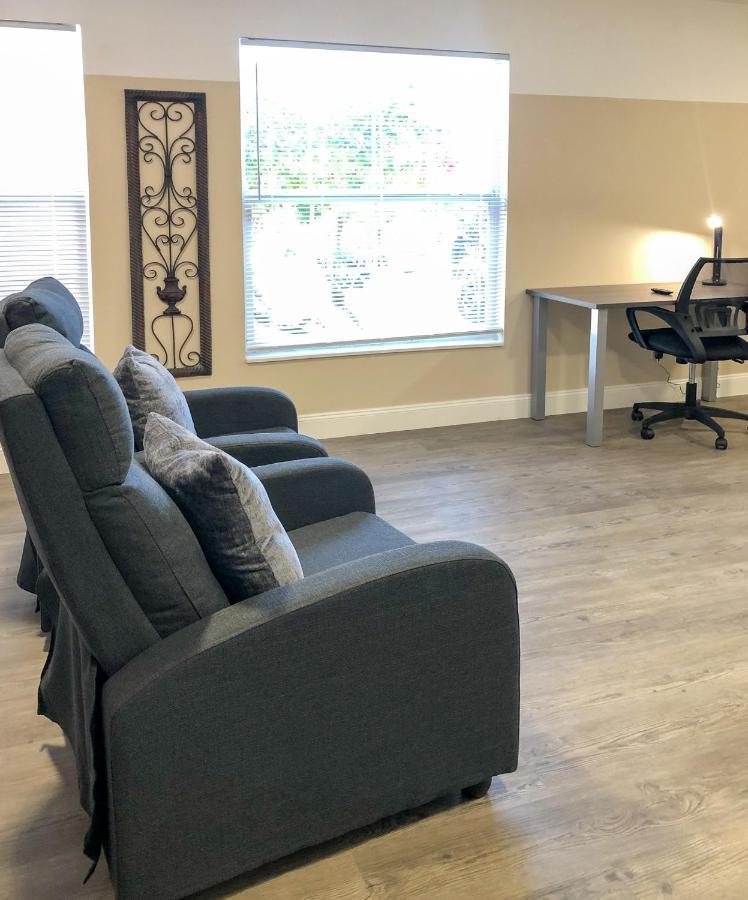 Lazy Cuckoo Inn - Sleek And Stylish Studio Apartments Fort Myers Beach Buitenkant foto