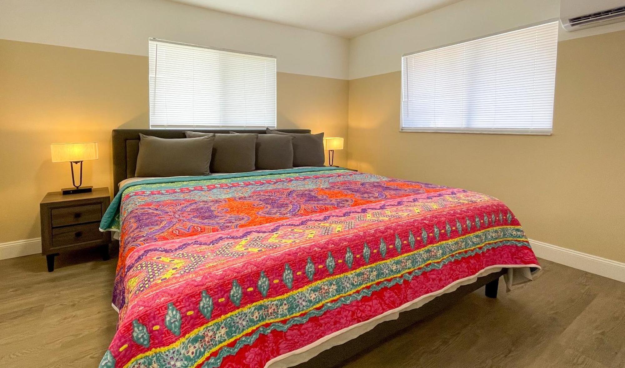 Lazy Cuckoo Inn - Sleek And Stylish Studio Apartments Fort Myers Beach Buitenkant foto